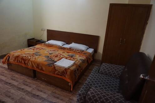 Hotel Raunak, New Delhi 2